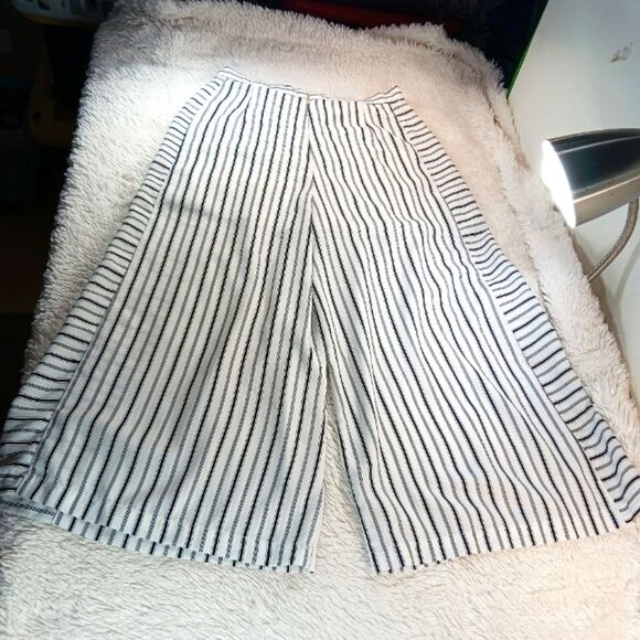 Doe & Rae Wide Leg Cropped Culotte Palazzo Striped Pants Black/White Womans Med - Picture 9 of 11